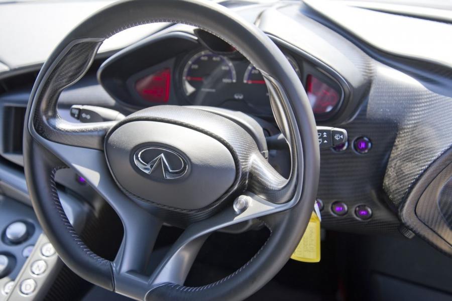  Infiniti EMERG-E Concept 2013 года  (фото 8 из 16)